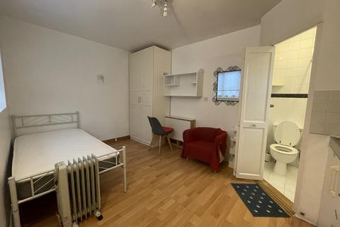 1 bedroom in a house share to rent, Kingsley Road, Hounslow TW3