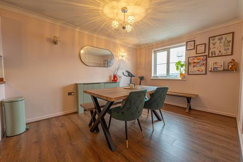2 bedroom flat for sale, Cwrt Boston, Cardiff, CF24