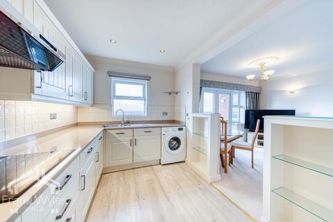 3 bedroom flat for sale, Flat 16, Spinnakers, 87 South Promenade, Lytham St. Annes, Lancashire