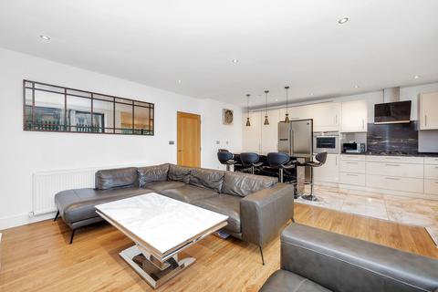 2 bedroom flat to rent, Green Lanes, Stefan House, N21
