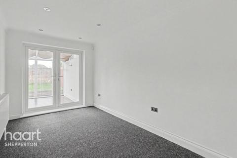undefined, Walnut Tree Road, SHEPPERTON
