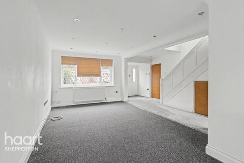 3 bedroom semi-detached house to rent, Walnut Tree Road, SHEPPERTON