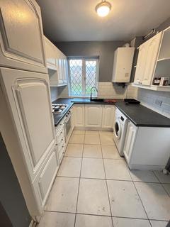 2 bedroom semi-detached house to rent, Birdsfoot Lane, Luton LU3