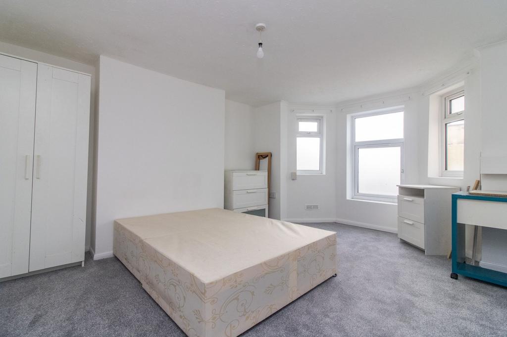 Bedroom/living room