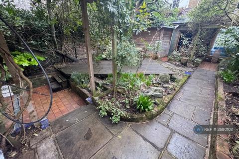 2 bedroom flat to rent, St. Charles Square, London, W10