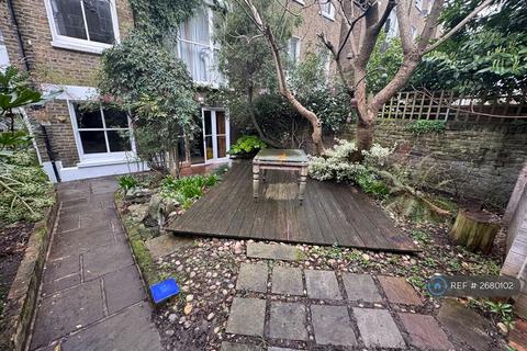 2 bedroom flat to rent, St. Charles Square, London, W10