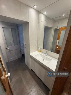 2 bedroom flat to rent, St. Charles Square, London, W10
