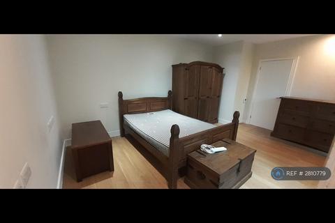 2 bedroom flat to rent, Stead Street, London, SE17