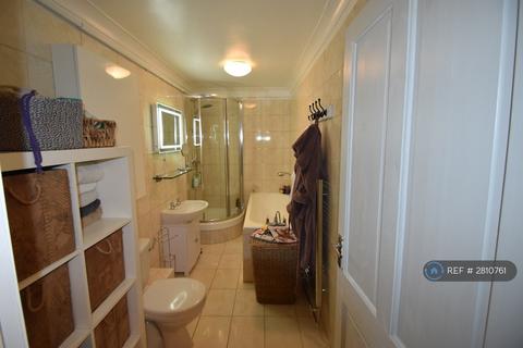 2 bedroom flat to rent, Queens Road, Watford, WD17