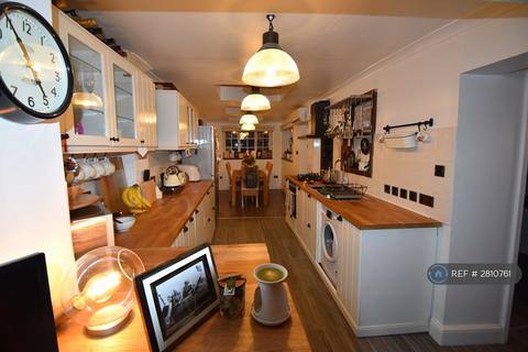 2 bedroom flat to rent, Queens Road, Watford, WD17