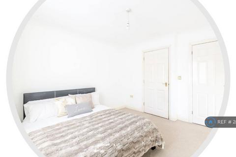 3 bedroom terraced house to rent, Banfield Road, London, SE15