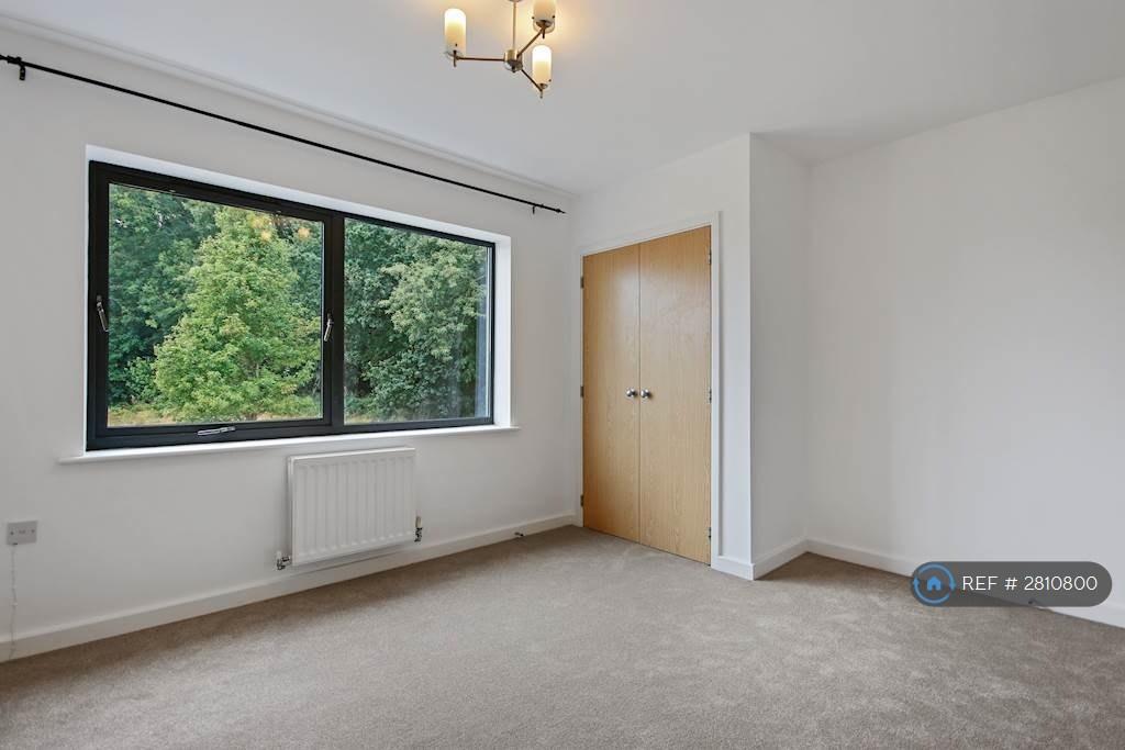 Double Bedroom (Middle Floor)