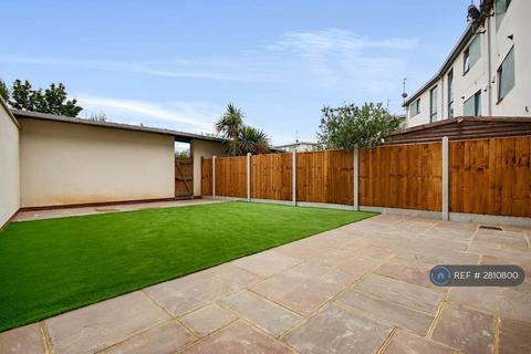 3 bedroom end of terrace house to rent, Wharf Road, Brentwood, CM14