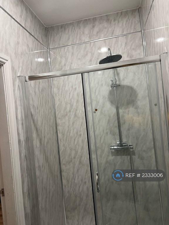Room 1 En-Suite Shower
