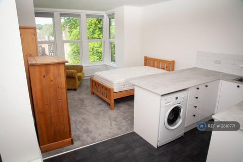 Studio to rent, Brocco Bank, Sheffield, S11