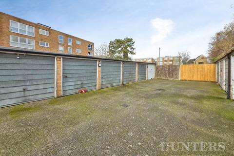 2 bedroom flat for sale, Lesley Court, 2 Harcourt Road, Wallington