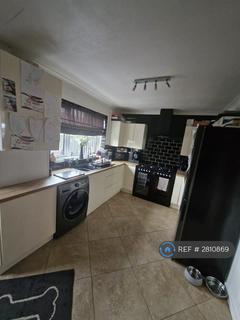 3 bedroom semi-detached house to rent, Keddington Crescent, Louth, LN11