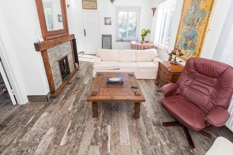 undefined, Guy Road, Wallington