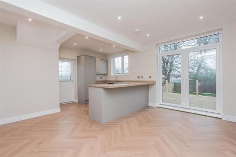 4 bedroom semi-detached house for sale, 6 Mackintosh Road, Crossgates, Leeds