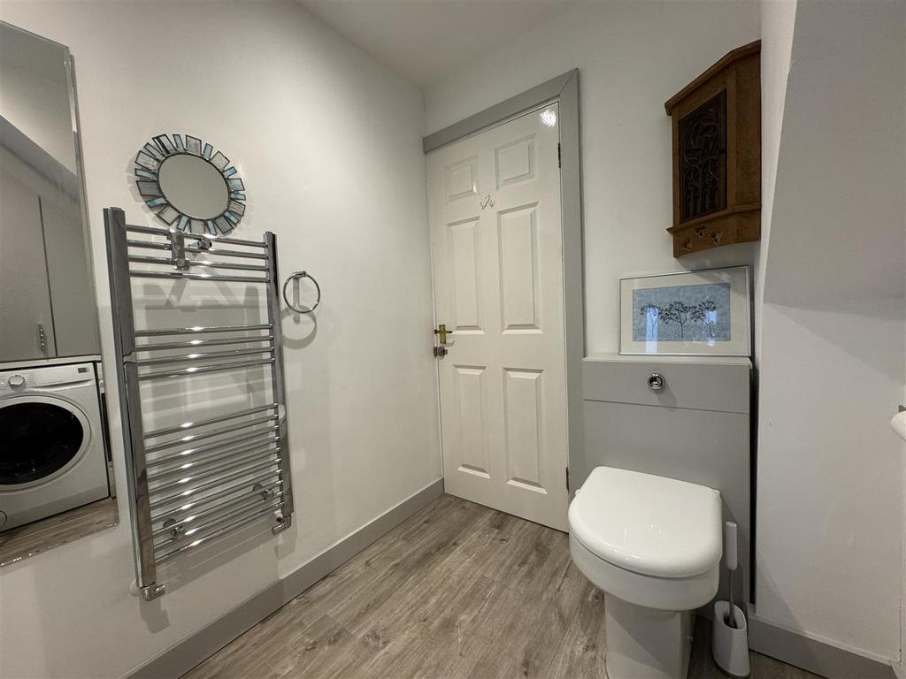 Laundry/shower room