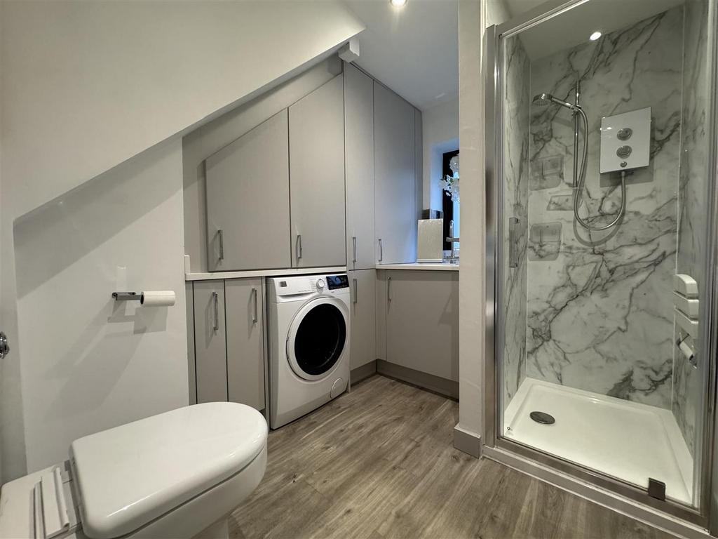Laundry/shower room
