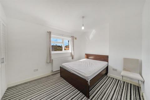 4 bedroom semi-detached house to rent, Lyon Park Avenue, Wembley
