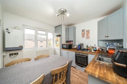 2 bedroom flat to rent, Reedworth Street, London SE11