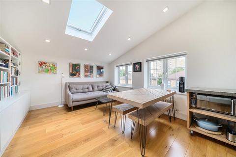 2 bedroom flat for sale, Finsbury Road, London, N22