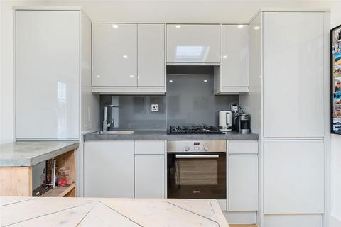 2 bedroom flat for sale, Finsbury Road, London, N22