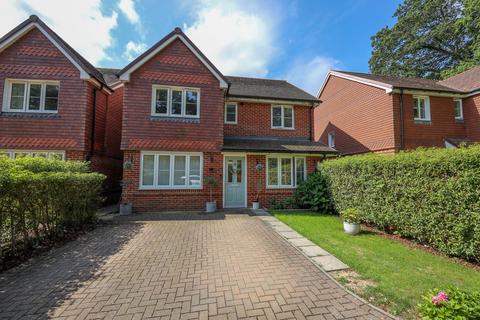 4 bedroom detached house for sale, Icarus Avenue, Burgess Hill, RH15