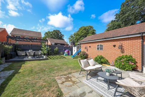 4 bedroom detached house for sale, Icarus Avenue, Burgess Hill, RH15