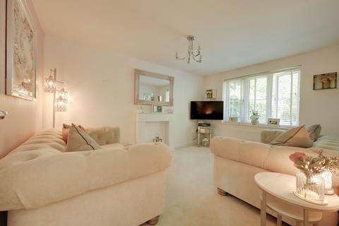 4 bedroom detached house for sale, Icarus Avenue, Burgess Hill, RH15