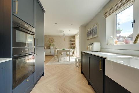 4 bedroom detached house for sale, Icarus Avenue, Burgess Hill, RH15