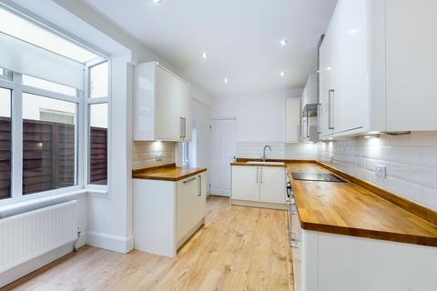 3 bedroom terraced house to rent, Queens Road, Portsmouth, PO2