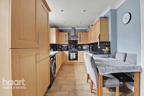 3 bedroom semi-detached house for sale, Wednesbury Gardens, Harold Hill