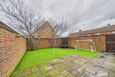 3 bedroom detached house for sale, Cavendish Way, Aylesbury, Buckinghamshire
