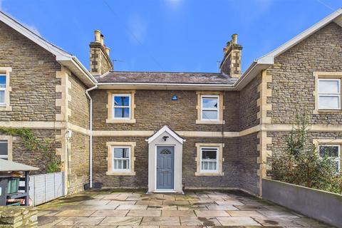 undefined, Moments from Clevedon’s town centre and amenities