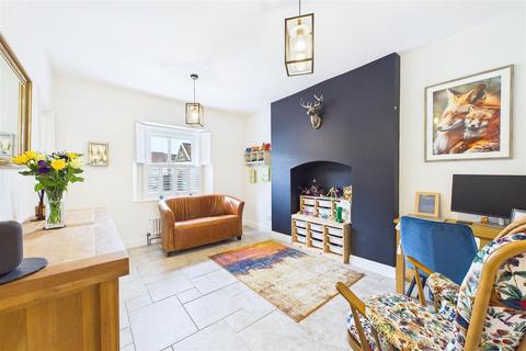 undefined, Moments from Clevedon’s town centre and amenities