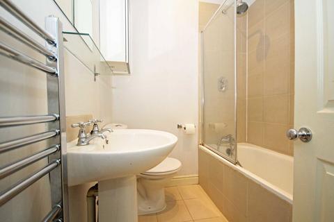 1 bedroom flat to rent, Essex Road, London W3