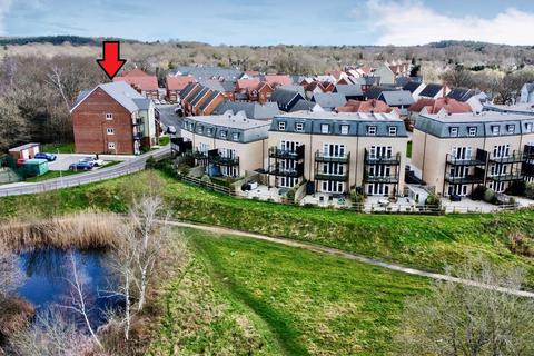 2 bedroom apartment for sale, Lake Avenue, Camberley GU16
