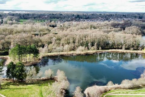 2 bedroom apartment for sale, Lake Avenue, Camberley GU16