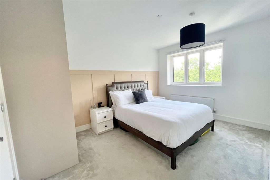 Bed 1.jpg