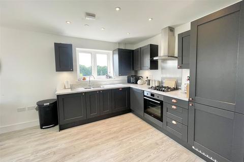 2 bedroom apartment for sale, Lake Avenue, Camberley GU16