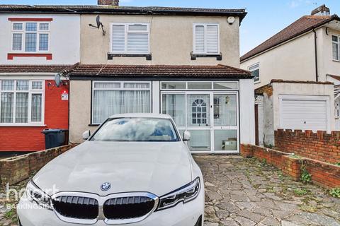 3 bedroom end of terrace house for sale, Ascot Close, Hainault