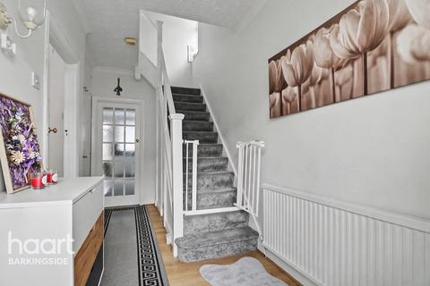 3 bedroom end of terrace house for sale, Ascot Close, Hainault