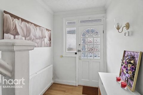 3 bedroom end of terrace house for sale, Ascot Close, Hainault