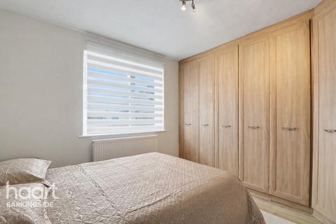 3 bedroom end of terrace house for sale, Ascot Close, Hainault