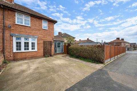 2 bedroom end of terrace house to rent, Tewkesbury Road, Carshalton