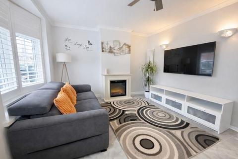 2 bedroom end of terrace house to rent, Tewkesbury Road, Carshalton
