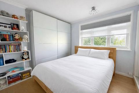 2 bedroom end of terrace house to rent, Tewkesbury Road, Carshalton